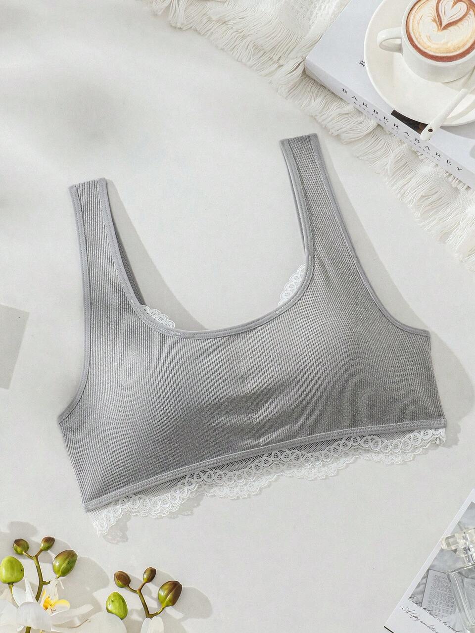Lace Patchwork Wireless Bralette With Round Neckline
