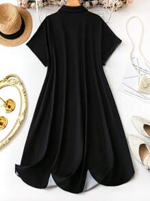 SHEIN CURVE+ Váy ngắn tay cỡ lớn dành cho nữ có in hình nhân vật và có cúc phía trước - màu đen - Xem 2