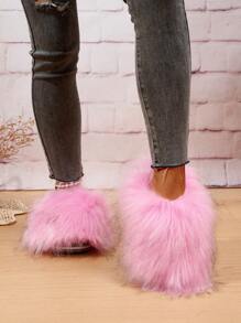 Pantuflas esponjosas para mujer, forradas térmicamente para primavera 2025, zapatillas de estar por casa antideslizantes y cálidas, sandalias de moda de piel sintética de talla grande para uso en exteriores