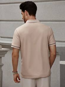 Manfinity Mode 男士夏季休闲工作撞色边饰短袖纽扣半襟领 Polo 衫，适合商务休闲 - 米色 - 查看 2