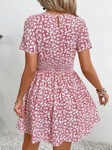 SHEIN VCAY Vestido de flores pequeñas de cuello redondo de manga corta para mujer con cintura fruncida - Rojo - Ver 2