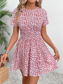 SHEIN VCAY Vestido de flores pequeñas de cuello redondo de manga corta para mujer con cintura fruncida - Rojo - Ver 1