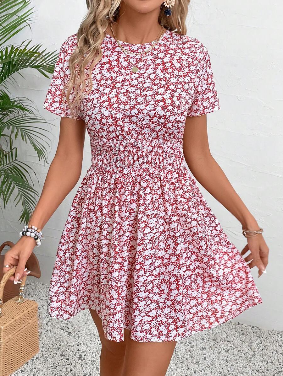 SHEIN VCAY Vestido de flores pequeñas de cuello redondo de manga corta para mujer con cintura fruncida - Rojo - Ver 1
