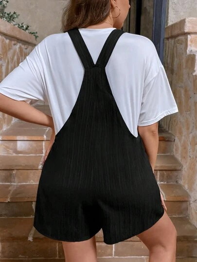 SHEIN LUNE Plus Size Spring/Summer Wave Stripe Black Overalls Shorts Women's Solid Color Sleeveless Casual Black Romper With Double Pockets And Straps
