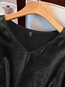 SHEIN Clasi Plus Size Women Summer Solid Color V-Neck Loose Short Sleeve Shirt