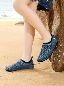 兒童男孩軟質、舒適、透氣、快乾游泳鞋，適用於室內、海灘、旅館等場合，印有卡通圖案的時尚果凍鞋 - 黑色 - 查看 4