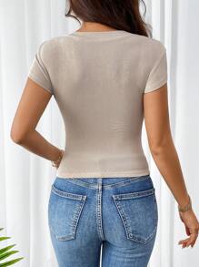 SHEIN Privé Phụ Nữ Mùa Hè Hàng Ngày Thanh Lịch Ngày Lễ Mới Phong Cách Trung Hoa Khóa Cổ Chữ V Ngắn Tay Ôm Áo Thun - Màu be - Xem 2