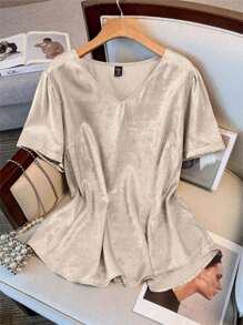 SHEIN Clasi Plus Size Women Solid Color V-Neck Short Sleeve Loose Shirt For Summer