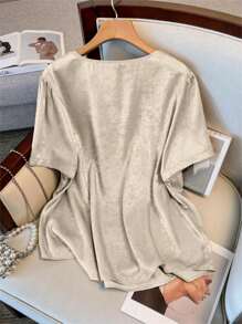 SHEIN Clasi Plus Size Women Solid Color V-Neck Short Sleeve Loose Shirt For Summer