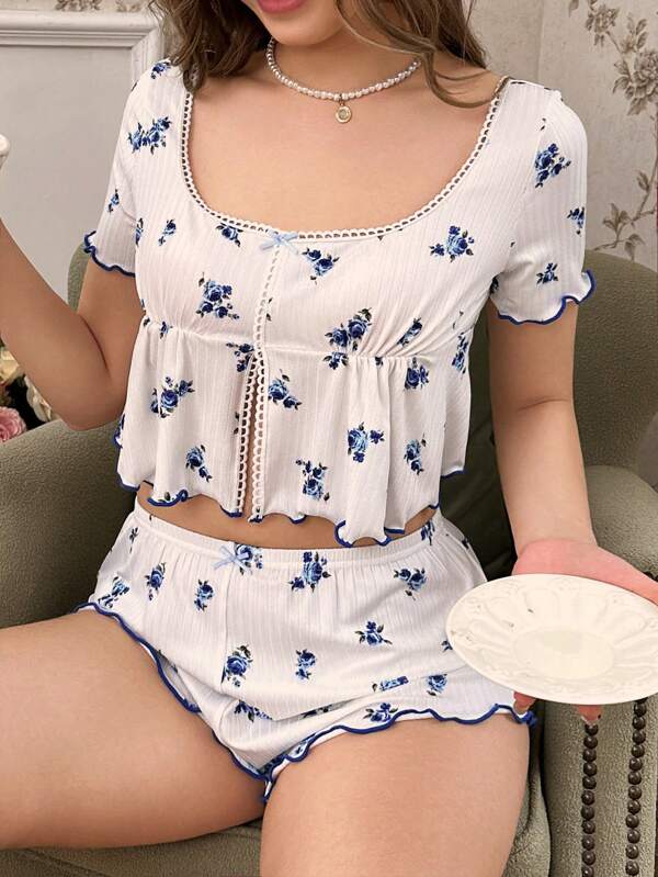 CottageSlumber CottageSlumber Conjunto de pijama de verano con top de manga corta con cuello cuadrado, volantes y estampado floral, y shorts con bajo con abertura