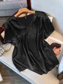 SHEIN Clasi Plus Size Women Summer Solid Color V-Neck Loose Short Sleeve Shirt