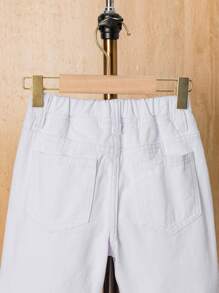 Shorts de mezclilla holgados y desgastados para niño joven en verano
