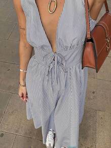 Poéselle 女款蓝色条纹V领系带无袖背心连衣裙，条纹连衣裙，蓝色夏季连衣裙，女士连衣裙，修身紧身中长通勤连衣裙 - 藍白色 - 查看 3