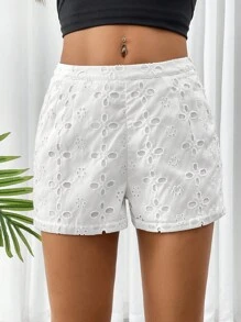 SHEIN Privé Shorts blancos elegantes y de ocio para damas con diseño de bordado de flores huecas y agujeros combinados, perfectos para vacaciones y uso diario - Blanco - Ver 4