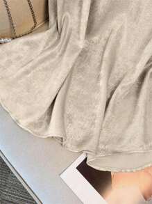 SHEIN Clasi Plus Size Women Solid Color V-Neck Short Sleeve Loose Shirt For Summer