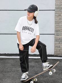SHEIN 青少年男孩休閒字母印花上衣和多用途長褲套裝 - 黑與白 - 查看 6