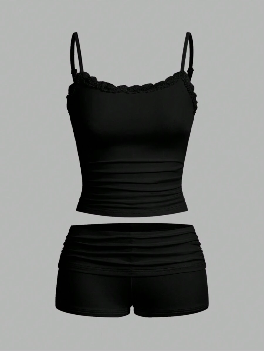 SHEIN EZwear 女士夏季纯色蕾丝吊带背心和褶皱短裤修身 2 件/套，女士休闲撞色蕾丝、荷叶边、褶皱修身黑色吊带背心短裤女式两件套，春夏，休闲日常穿着 - 黑色 - 查看 1