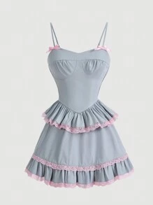 SHEIN MOD 夏季款式套裝，包括有彈性腰圍A字型喇叭褶裙和細肩帶上衣，帶有蕾絲花朵補丁和胸前褶紋擺。