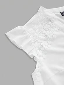 SHEIN Clasi 加大號蕾絲面板花卉刺繡網眼插入荷葉袖套頭上衣 - 白色 - 查看 2