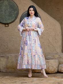 فستان كاجوال عربي للنساء بغطاء الرقبة المحزوز وأكمام الخفاش المزينة بالشراريب ، محتشم