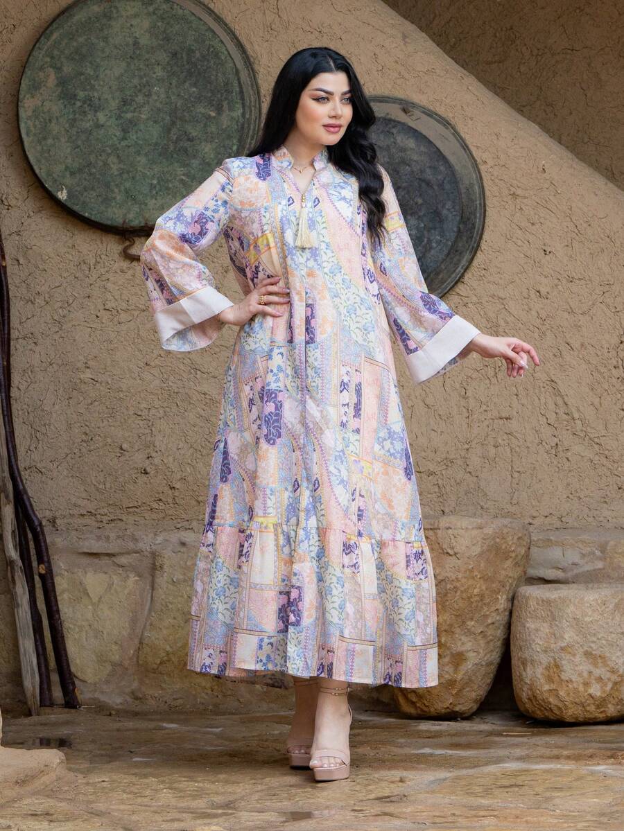 فستان كاجوال عربي للنساء بغطاء الرقبة المحزوز وأكمام الخفاش المزينة بالشراريب ، محتشم