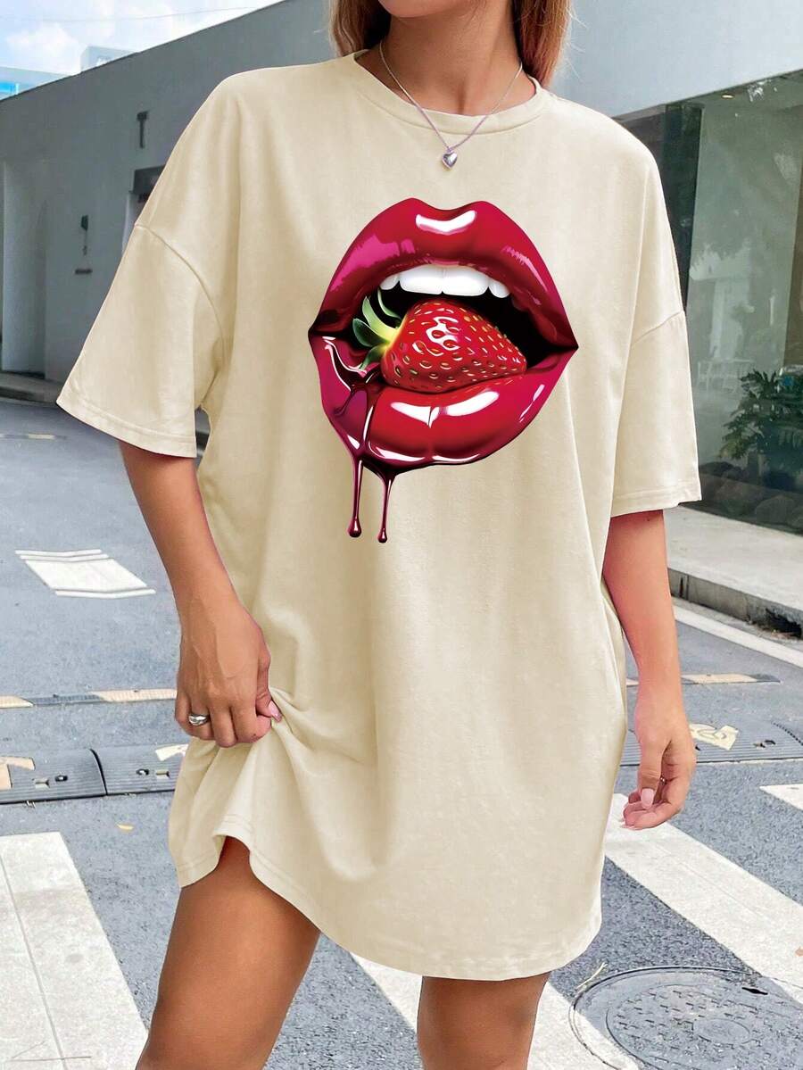 Flirla 大尺碼夏季休閒唇形草莓印花下垂寬鬆短袖T恤裙 - 杏色 - 查看 1