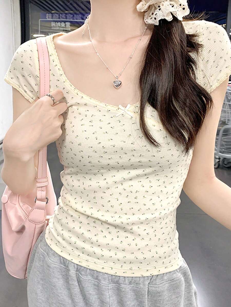 女士碎花蝴蝶结装饰短袖 T 恤，夏季假期