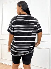 SHEIN EZwear Áo thun dài rộng vai trễ vai kẻ sọc đen trắng cỡ lớn dành cho nữ có họa tiết thể thao, trang phục thường ngày, từ mùa hè đến đầu mùa thu - Đen và trắng - Xem 2