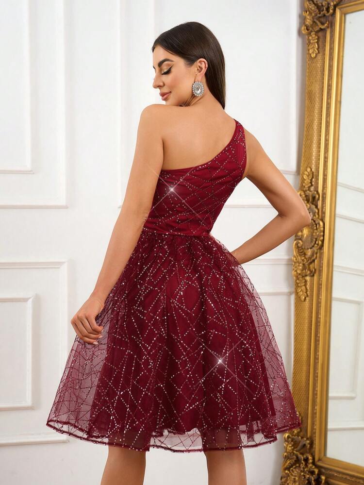 Elegant, Gorgeous, Sophisticated And Charming Women's Burgundy Sequined Asymmetrical Spaghetti Straps With Deep V Tie And Chest Pads To Prevent Exposure, High-Waisted A-Line Umbrella-Shaped Knee-Length Dress With Large Hem, Suitable For Vacations, Music Festivals, Bachelorette Parties, Graduation Proms, Tea Parties, And Formal Occasions