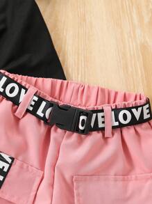 Koszulka dla młodej dziewczyny z prostym nadrukiem liter i szortami z paskiem 2 szt./zestaw