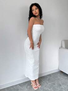 Chiquease 泡泡紋白色無肩線修身優雅連衣裙 - 白色 - 查看 4