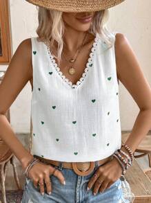 SHEIN Frenchy 100%纯棉夏季婚礼季V领蕾丝爱心印花背心，适合度假外出、日常休闲穿着，透气舒适，白色必备单品，夏季婚礼季必备，田园风白色V领印花棉质衬衫，饰有蕾丝边 - 墨綠色 - 查看 4
