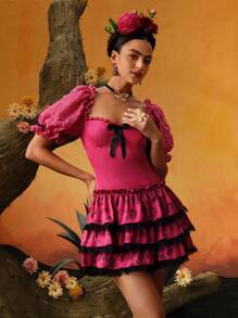 VALERIA GALIPOLI Frida Kahlo X SHEIN X Designer 甜心领蕾丝泡泡袖多层荷叶边下摆迷你连衣裙，夏季优雅连衣裙，节日，派对，感恩节，生日服装，节日 - 玫紅色 - 查看 1