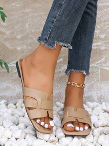 Korean Style Women Flat Sandals Summer Open Toe Slip-On Casual Slides Autumn New Arrival Weaving Decoration Roman Beach Sandals For Women, Fashionable With Skirts On Outing, 2023 Summer Style. French Ladies Beach & Vacation Slipper Flat Sandals, Bohemian Theme. Toe Separator Slip-On Shoes Ideal For Seaside And Casual Walking.