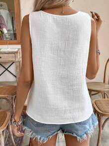 SHEIN Frenchy 100%纯棉夏季婚礼季V领蕾丝爱心印花背心，适合度假外出、日常休闲穿着，透气舒适，白色必备单品，夏季婚礼季必备，田园风白色V领印花棉质衬衫，饰有蕾丝边 - 墨綠色 - 查看 5