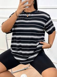SHEIN EZwear Áo thun dài rộng vai trễ vai kẻ sọc đen trắng cỡ lớn dành cho nữ có họa tiết thể thao, trang phục thường ngày, từ mùa hè đến đầu mùa thu - Đen và trắng - Xem 3