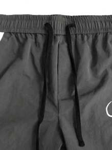 Claim Dot 男士寬鬆寬腿休閒褲，字母印花和色塊口袋設計