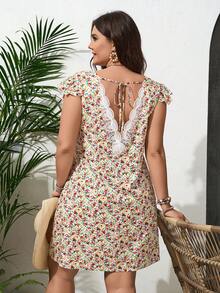 SHEIN Frenchy 大尺碼花卉印花蕾絲拼接V領夏季連衣裙 - 白色 - 查看 4