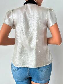 SHEIN Allurite 夏季時尚亮面對比色襯領綁帶前端花瓣袖襯衫 - 銀色 - 查看 2