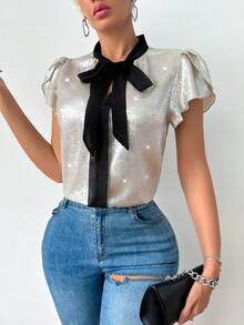 SHEIN Allurite 夏季時尚亮面對比色襯領綁帶前端花瓣袖襯衫 - 銀色 - 查看 4