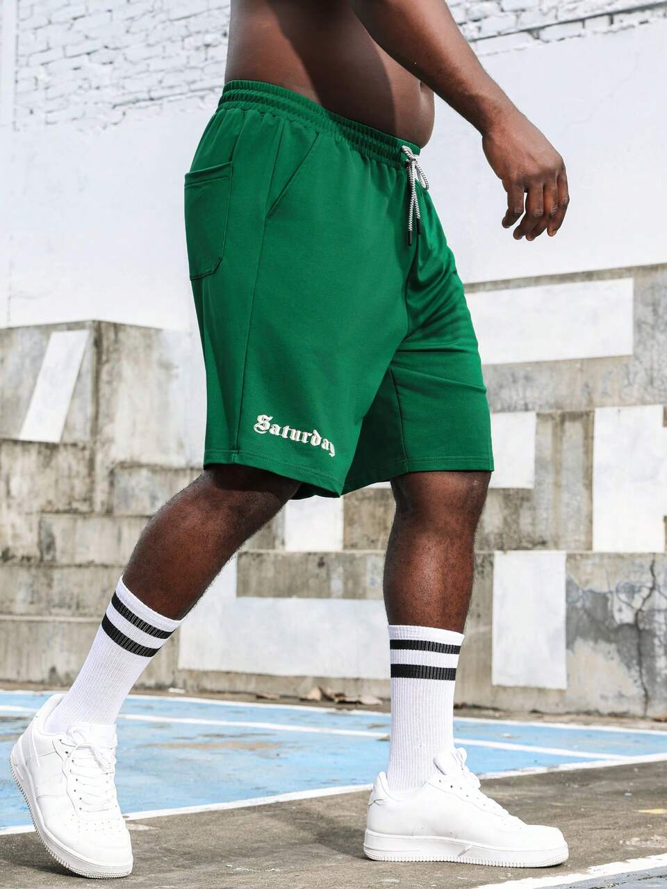 Men Plus Simple Letter Graphic Drawstring Waist Summer Shorts