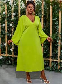 Maweii Elegant Solid Color Batwing Sleeve Deep V-Neck Plus Size Holiday Dress - Green - View 7