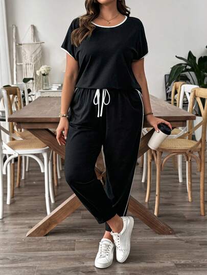 SHEIN LUNE Conjunto de top de manga corta de cuello redondo y pantalones cortos de unicolor simple para uso diario en tallas grandes, para el verano