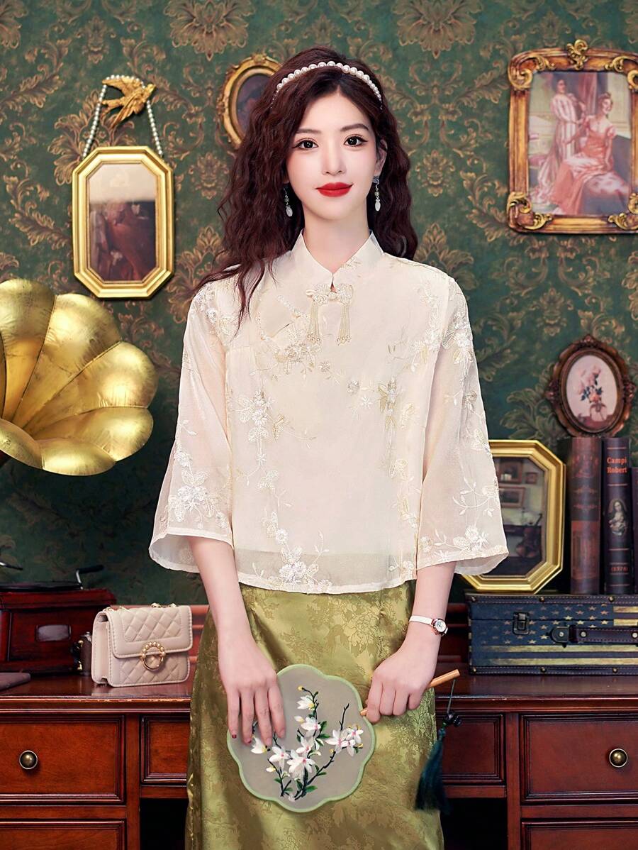 新中式女式立領上衣，重繡花紋設計與禪風鈕扣，復古感十足 - 米色 - 查看 1