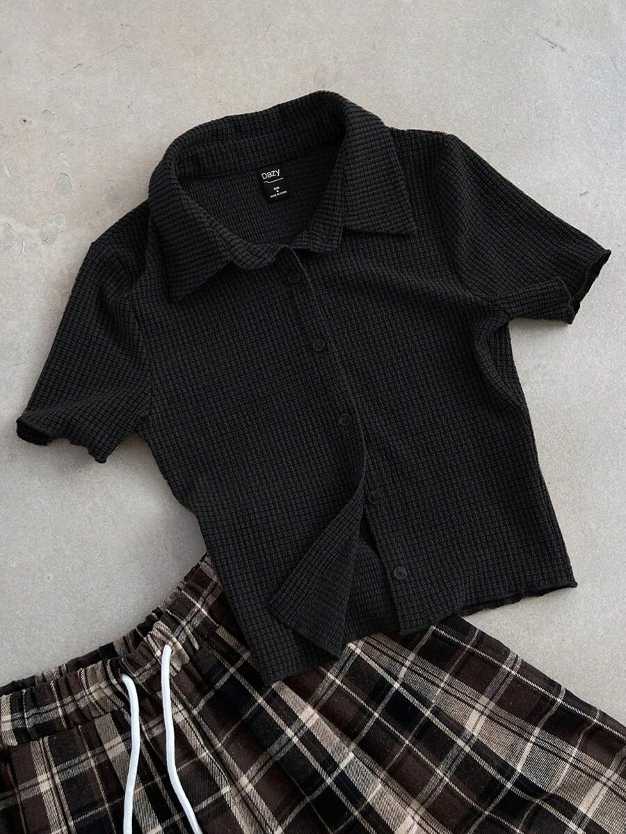 DAZY Ladies' Summer Solid Texture Short Sleeve Cropped T-Shirt - Black - View 1