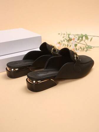 2025 秋季女士金属扣半后跟穆勒鞋尖头漆皮纹理乐福鞋，优雅露背平底一脚蹬鞋，适合所有季节