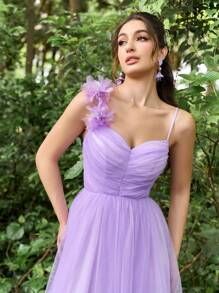 Faeriesty luxuriöses, wunderschönes, elegantes Tüll Maxikleid mit Blumenapplikationen | Luxuriöse Abendgarderobe für Galaabende, grüne Hochzeiten im Wald und epische Tanzpartys - Lila - Übersicht 8