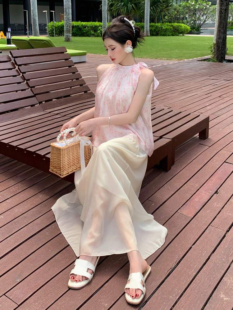 Women's Vacation Small Ditsy Floral Halter Top And Solid Color Skirt Two-Piece Set