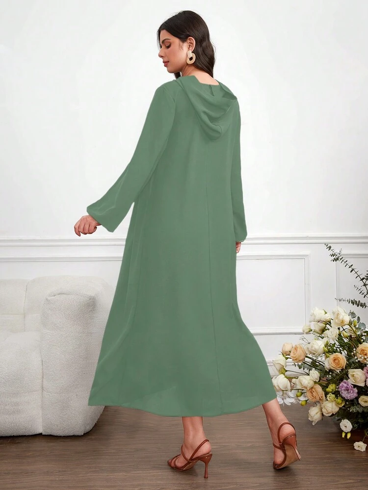 Robe de maternité élégante à capuche avec broderie et manches longues