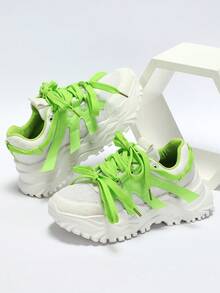 Tenis planos creativos y coloridos con mezcla de blanco y verde , con cordones personalizados, para hombres - Blanco - Ver 1